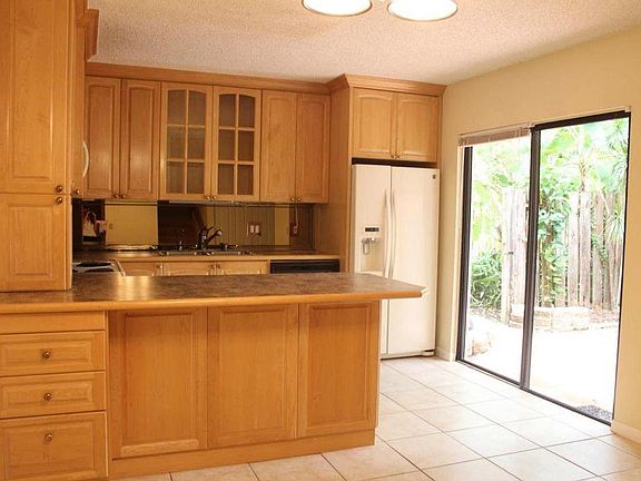 kitchen
Nice storage, slider off the kitchen into the private courtyard