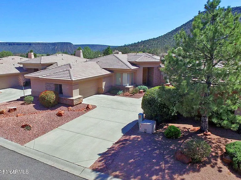 22 Heritage Cir — Photo 2