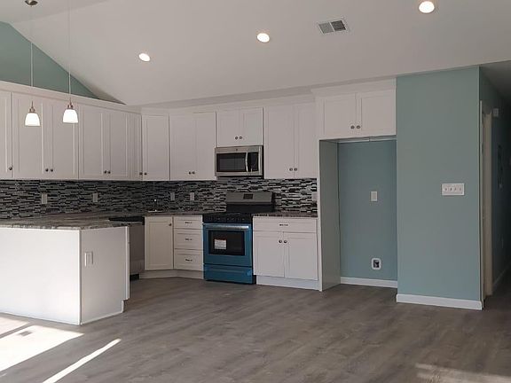 3rd image of 217 Garside St Floor 1
