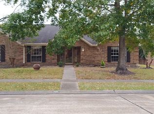 501 Meadow Run Dr, Friendswood, TX 77546