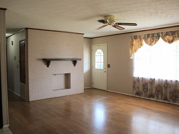 4th image of 735 Pine Haven Cir
