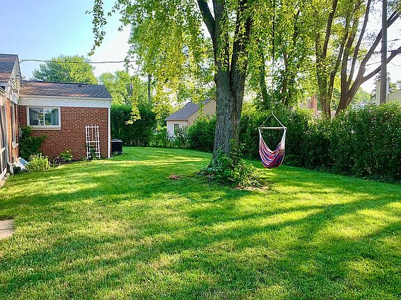 Fully fenced-in back yard