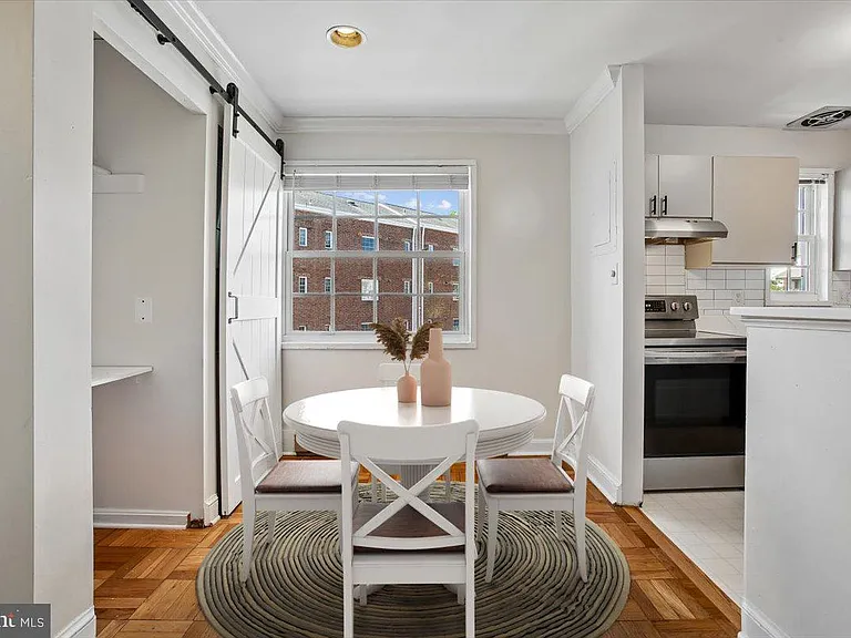 1702 W Abingdon Dr #201 — Photo 5