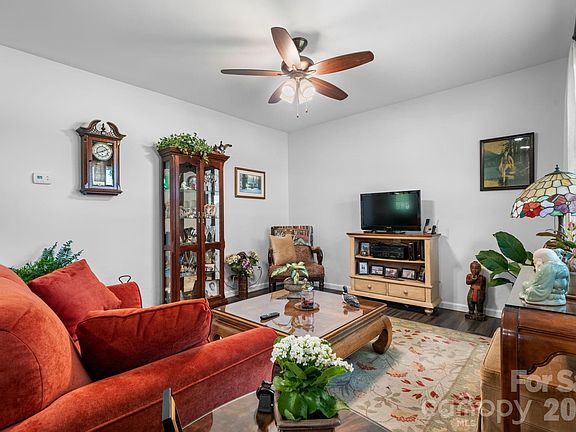 5th image of 244 Holly St