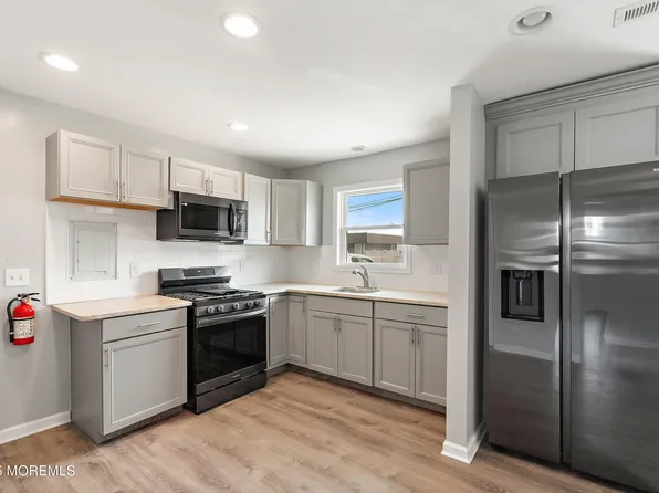 40 Bay Shore Dr #A, Toms River, NJ 08753