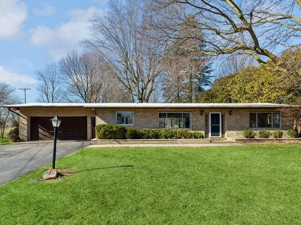 520 N West St, Coloma, MI 49038