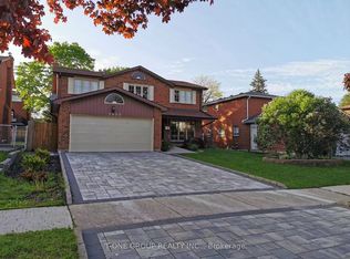 1899 Owlsnest Ln, Mississauga, ON L4W 2J1