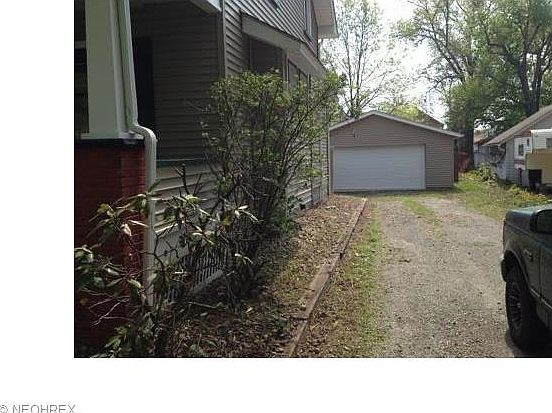 2nd image of 735 Oak Knoll Ave SE