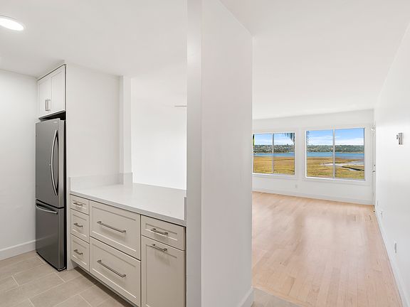 3rd image of 3833 Lamont St Unit 3E