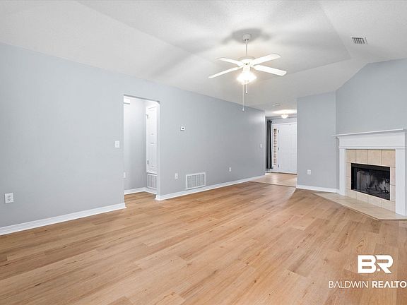 3rd image of 7520 Avery Ln