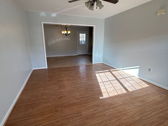 3rd image of 109 Towne Park Dr
