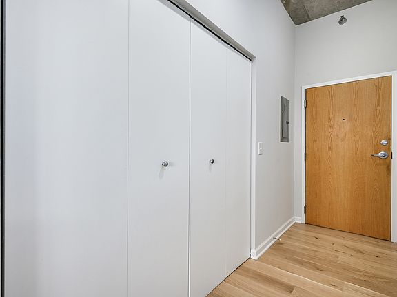 2nd image of 1122 W Catalpa Ave APT 710