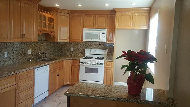 3 bed, 2.5 bath, 1478 sqft, $3,800 — Photo 2