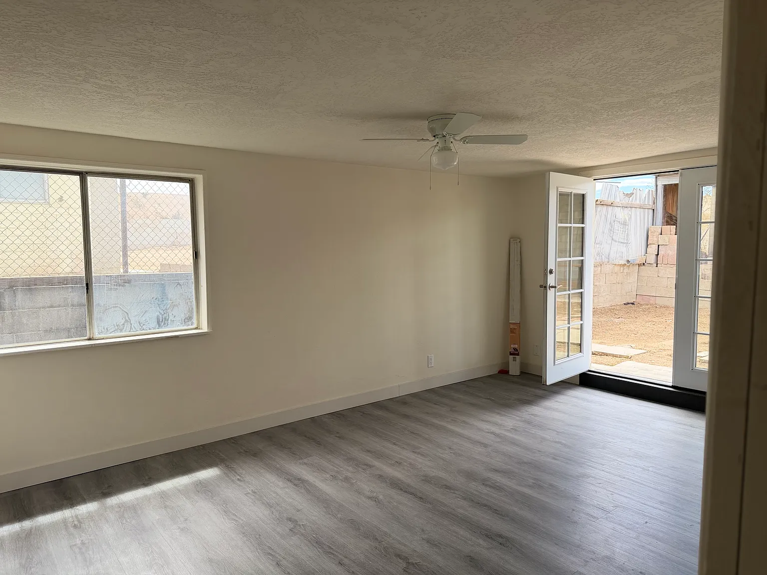 5 bed, 2300 sqft, $2,300 — Photo 2