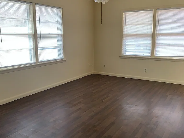 2 bed, 1.0 bath, 800 sqft, $800 — Photo 16