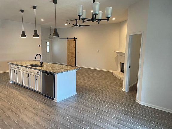 3rd image of 1669 Hawkins Cove Dr W