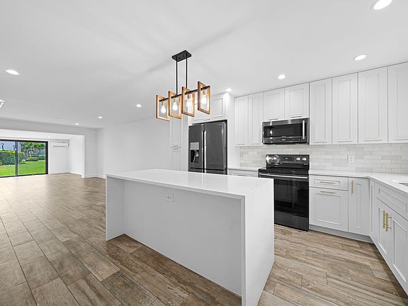 2nd image of 4460 Fountains Drive #4460