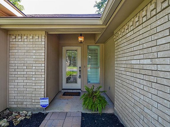 3rd image of 8851 Creek Willow Dr