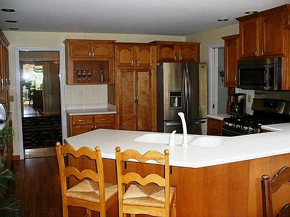 5th image of 229 Woodbriar Ln