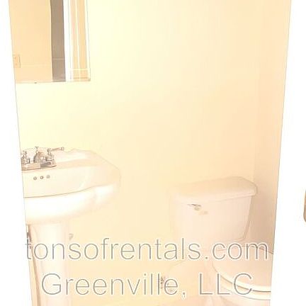 5th image of 22 Somersett Dr