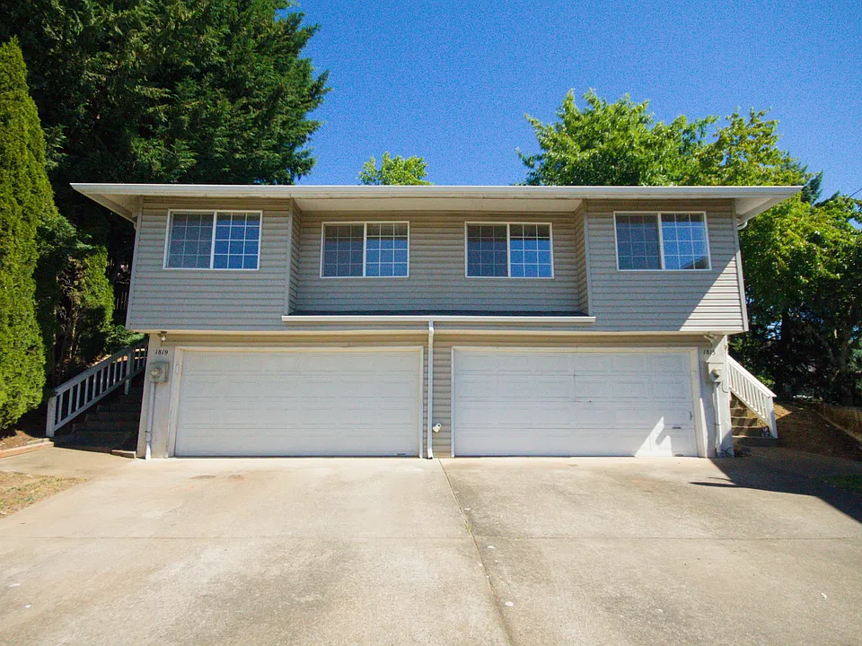 1819 Skyline Ct S