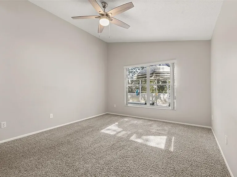 551 Castlemain Cir — Photo 29