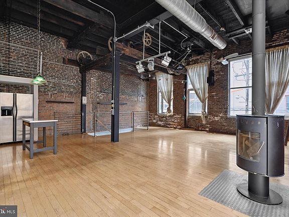 2nd image of 1215 Wood St #21-5