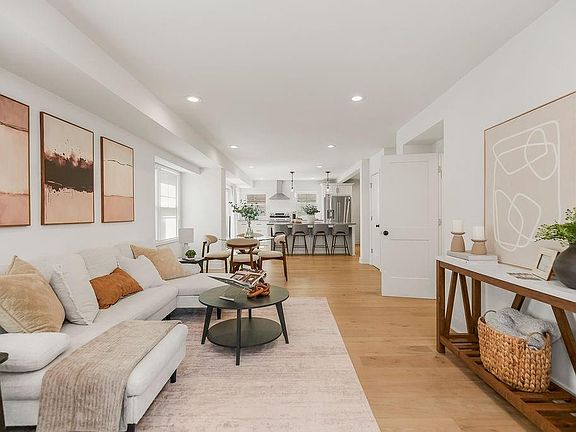 4th image of 4536 Mercier St