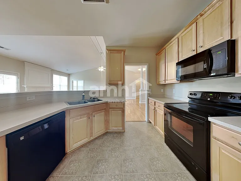 331 Surrywood Dr — Photo 3