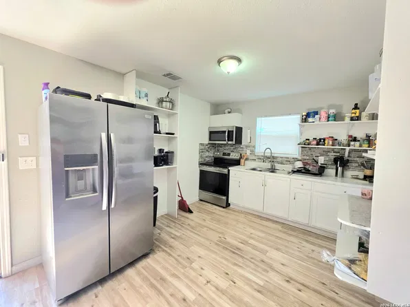 302 RIVERDALE DR, San Antonio, TX 78228