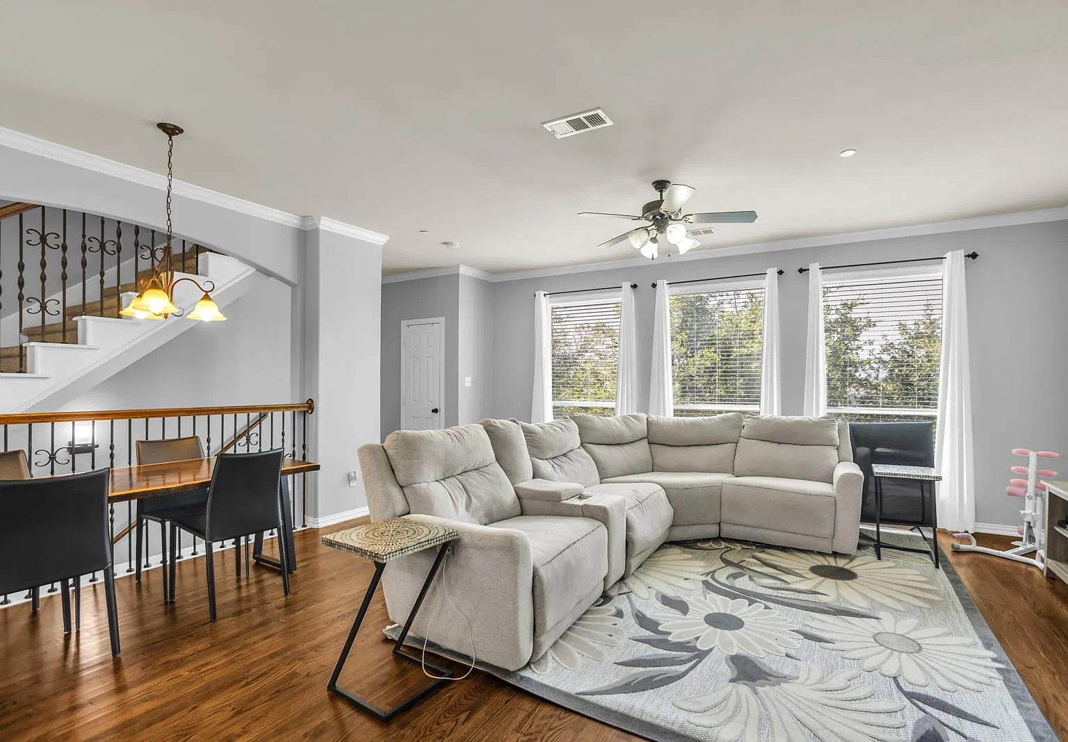 3 bed, 3.5 bath, 1750 sqft, $2,450 — Photo 2