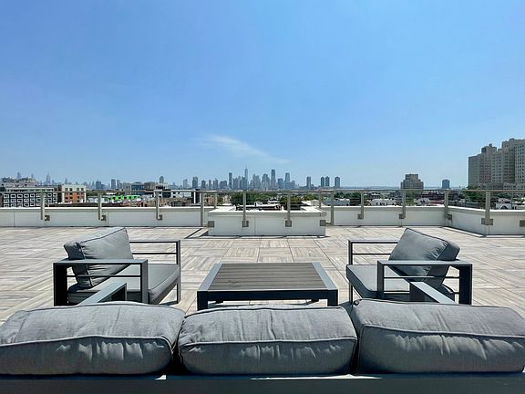 5th image of 75 Jordan Ave #Penthouse 601
