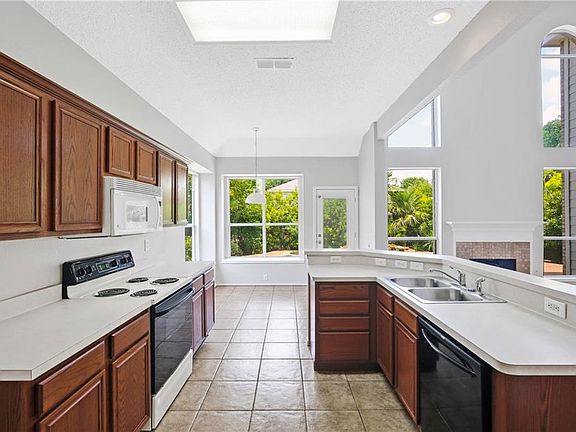 3rd image of 804 Missouri Ln