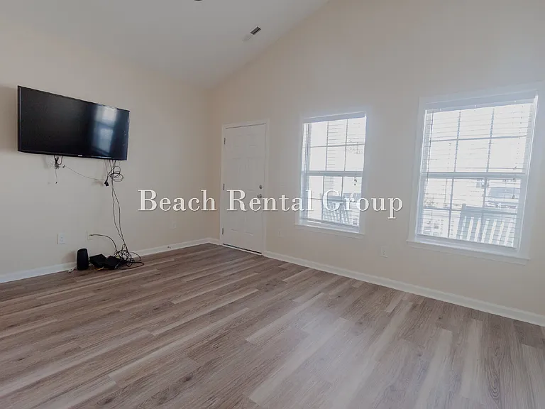 605 Surfsong Way — Photo 5