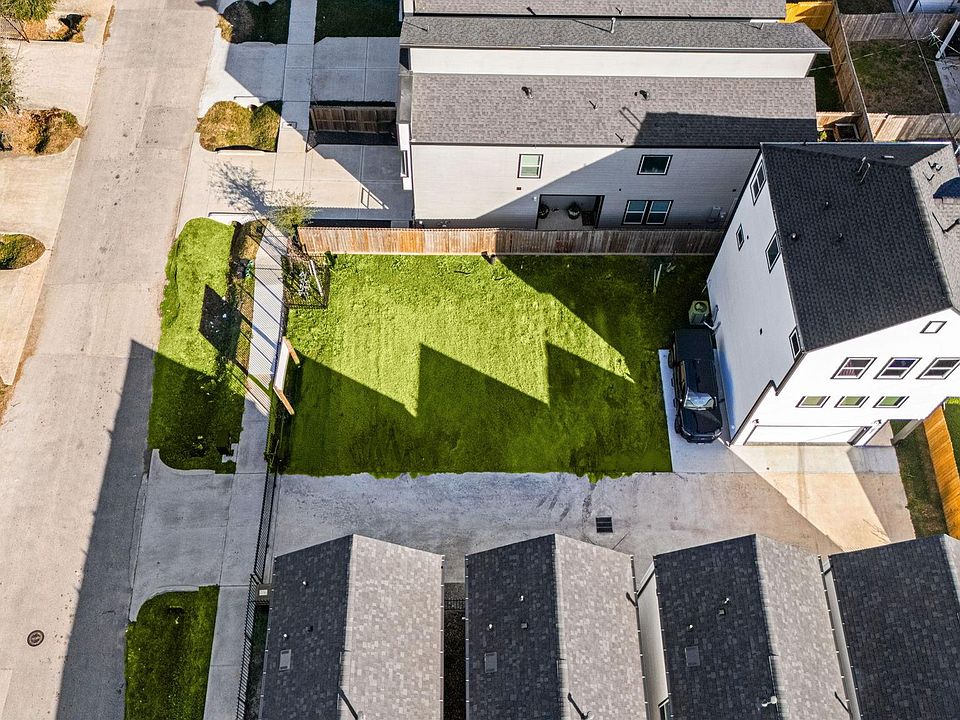 1st image of 104 E 44th St Lot 6 & 7