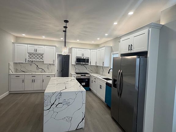 4th image of 4907 Unruh Ave