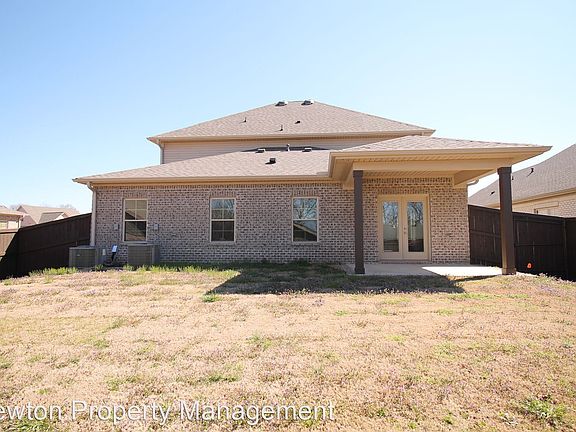 4th image of 102 Grove Cir