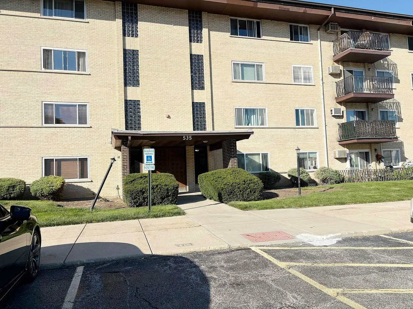 2 bed, 1000 sqft, $2,300 — Photo 1