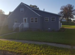 411 1st St, Monona, IA 52159