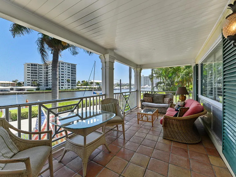 24 Marine Way — Photo 2