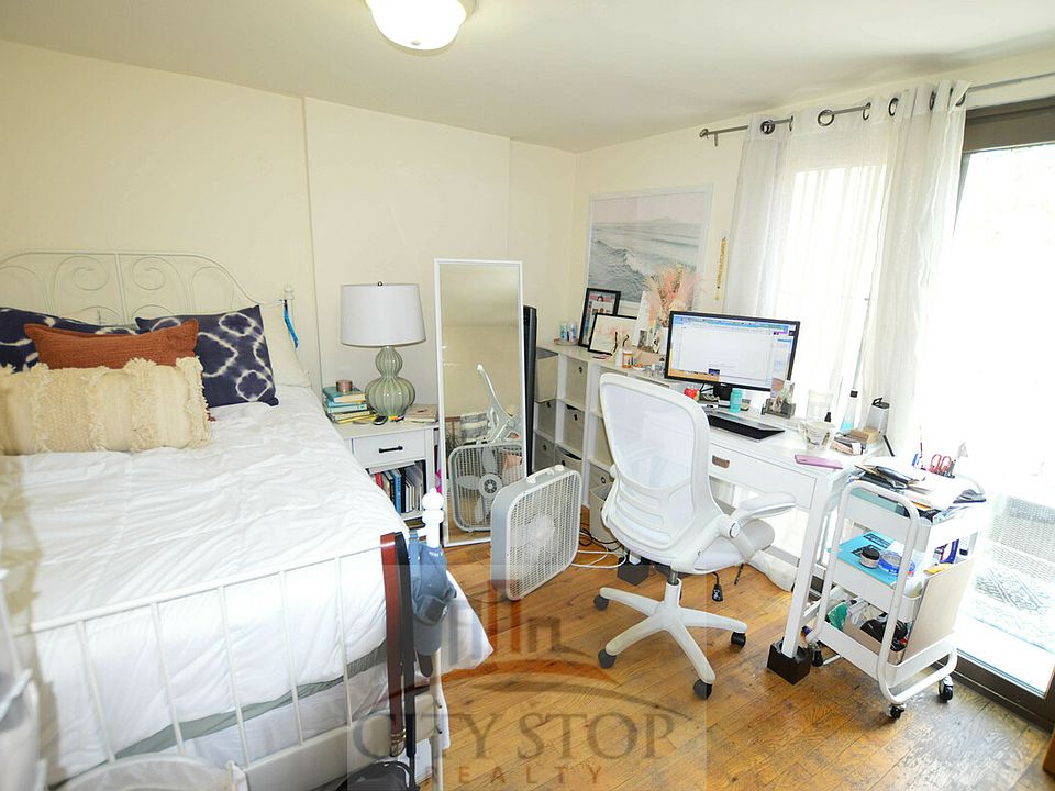 1st image of 305 Amsterdam Ave APT 3A