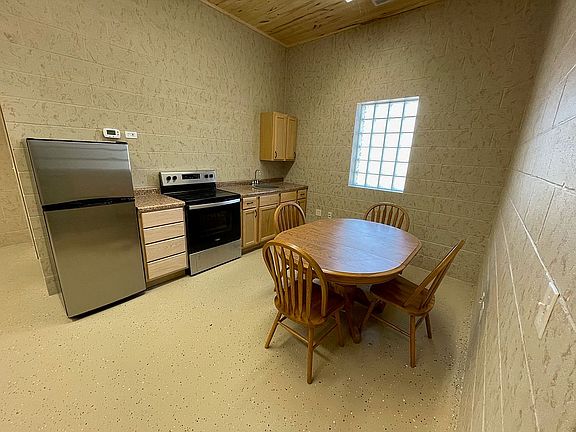 kitchen area 13' x 16'