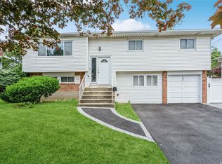 2380 N Jerusalem Rd, Bellmore, NY 11710