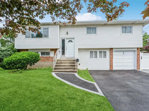 2380 N Jerusalem Road, North Bellmore, NY 11710