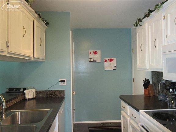 4th image of 1362 Leisure Dr