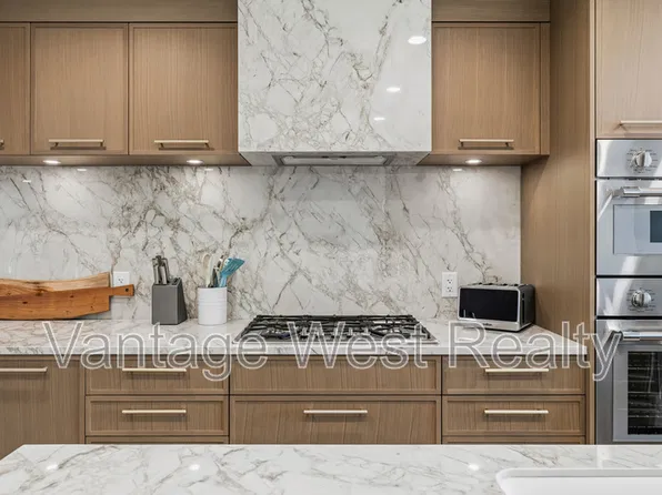 3800 Capozzi Rd #806, Kelowna, BC V1W 3L2
