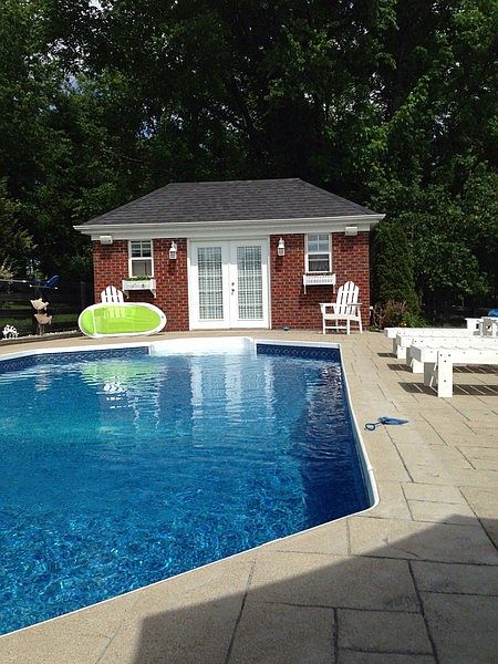 Adorable pool house!
						:
						Pool house with 3/4 bath, A/C, full size refrigerator & utility sink.