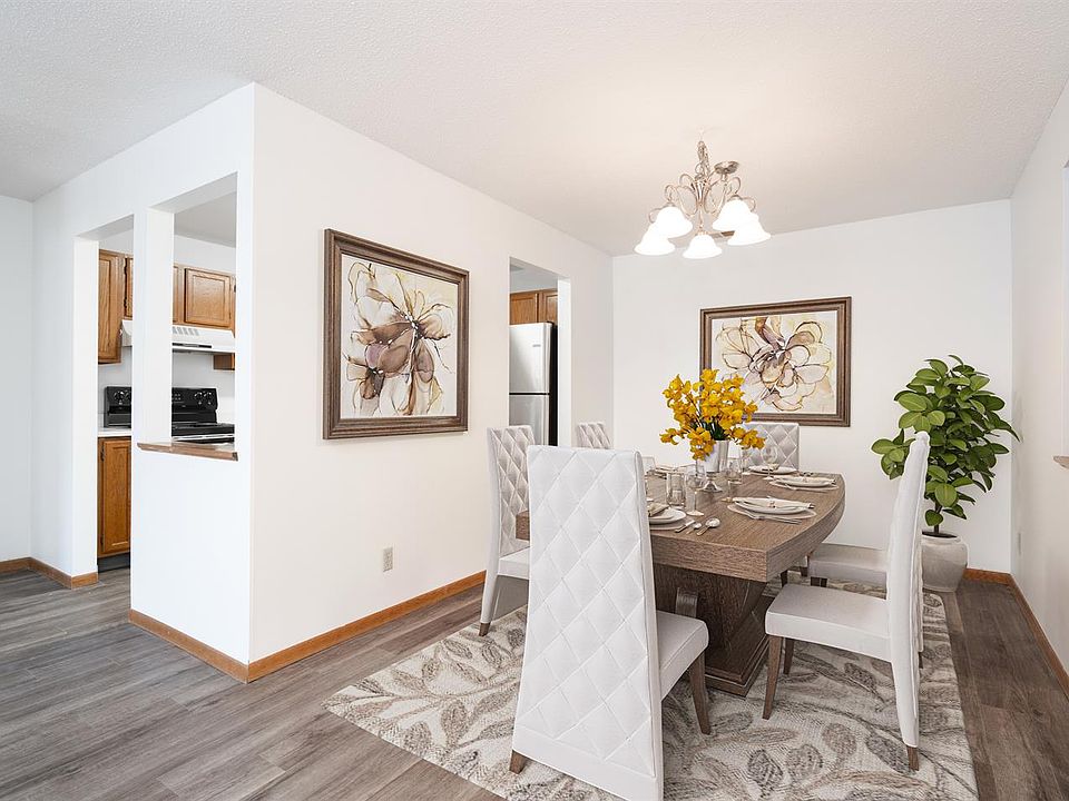 2nd image of 2060 Charlton St #312