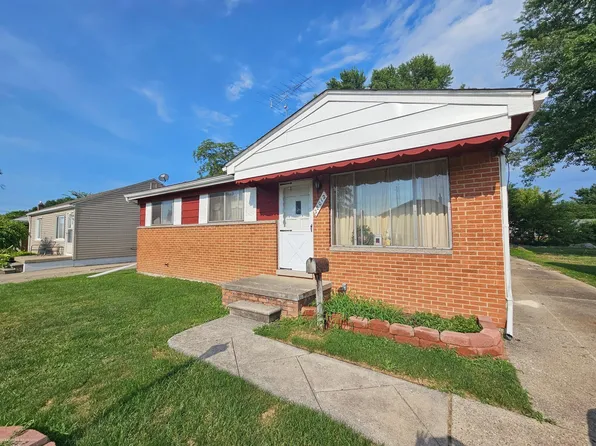 28012 Gladstone St, Saint Clair Shores, MI 48081