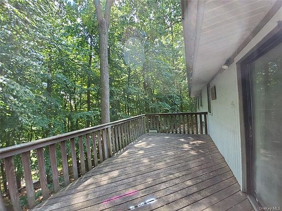 2nd image of 5 Country Club Ln